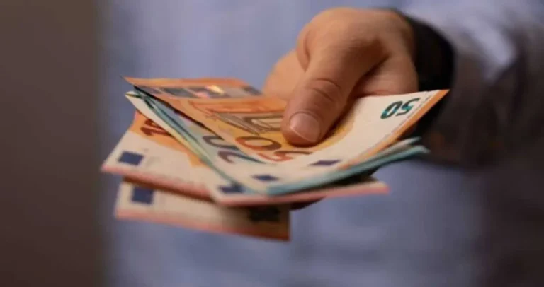 Επιδόματα αντί αξιοπρεπών μισθών